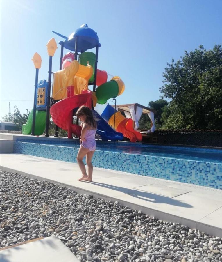 Mobilehome Elena Premium With Pool, Istria Banjole Exterior foto