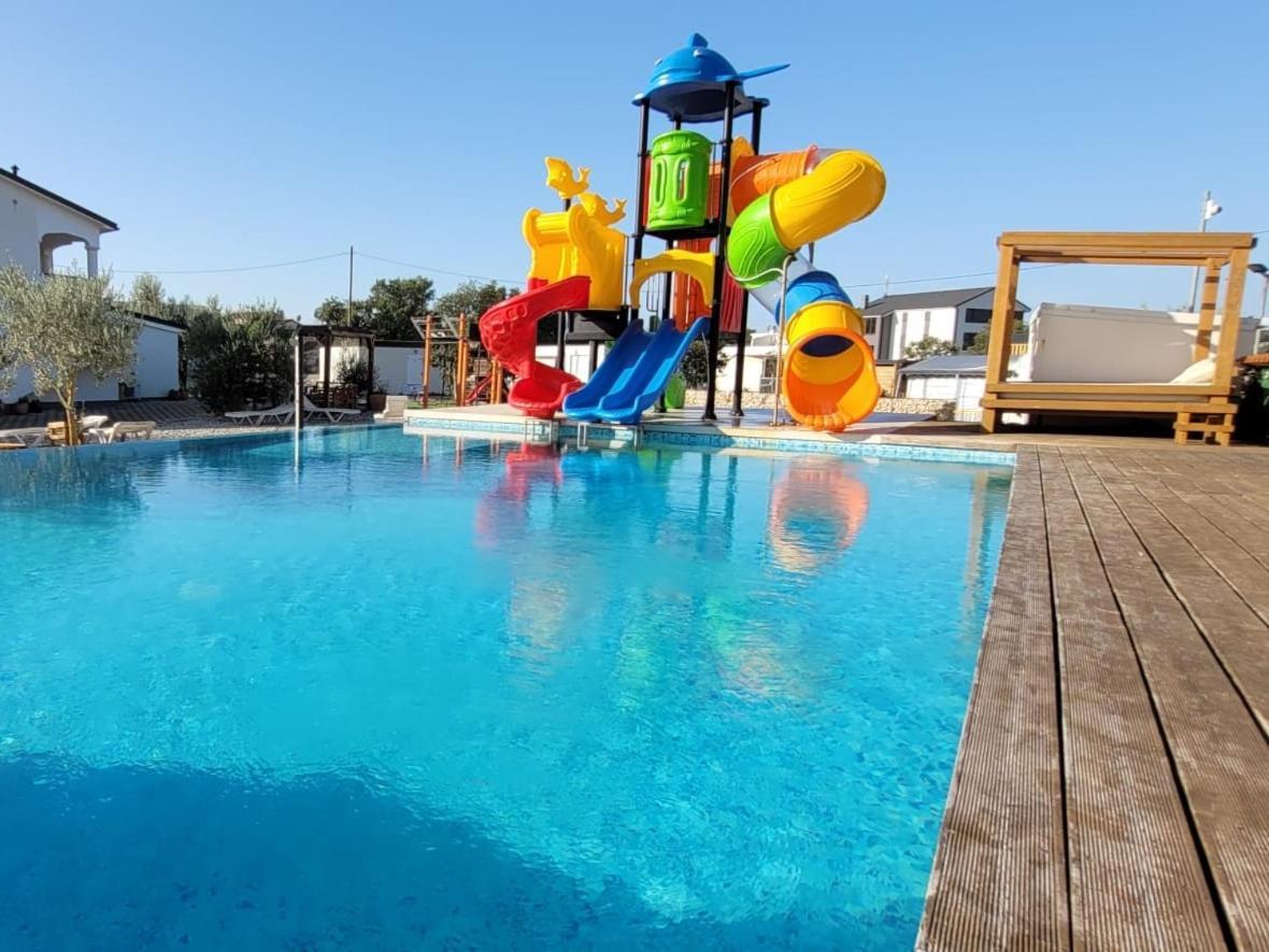 Mobilehome Elena Premium With Pool, Istria Banjole Exterior foto
